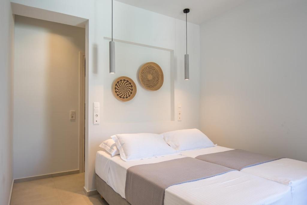 Postel nebo postele na pokoji v ubytování Rivière Residence Paros