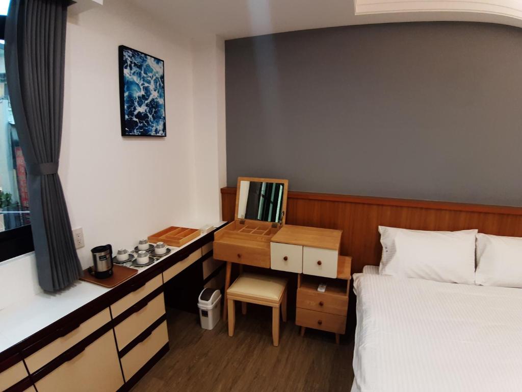 藏青民宿The Wind Guesthouse-Youth inn - 古典的な四角形の部屋