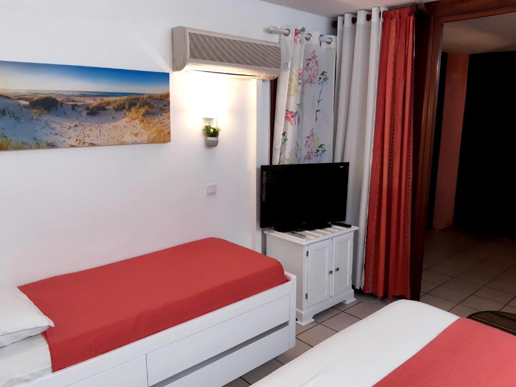 Postel nebo postele na pokoji v ubytování Studio Climatisé - Piscine-Plage - 1 à 2 personnes