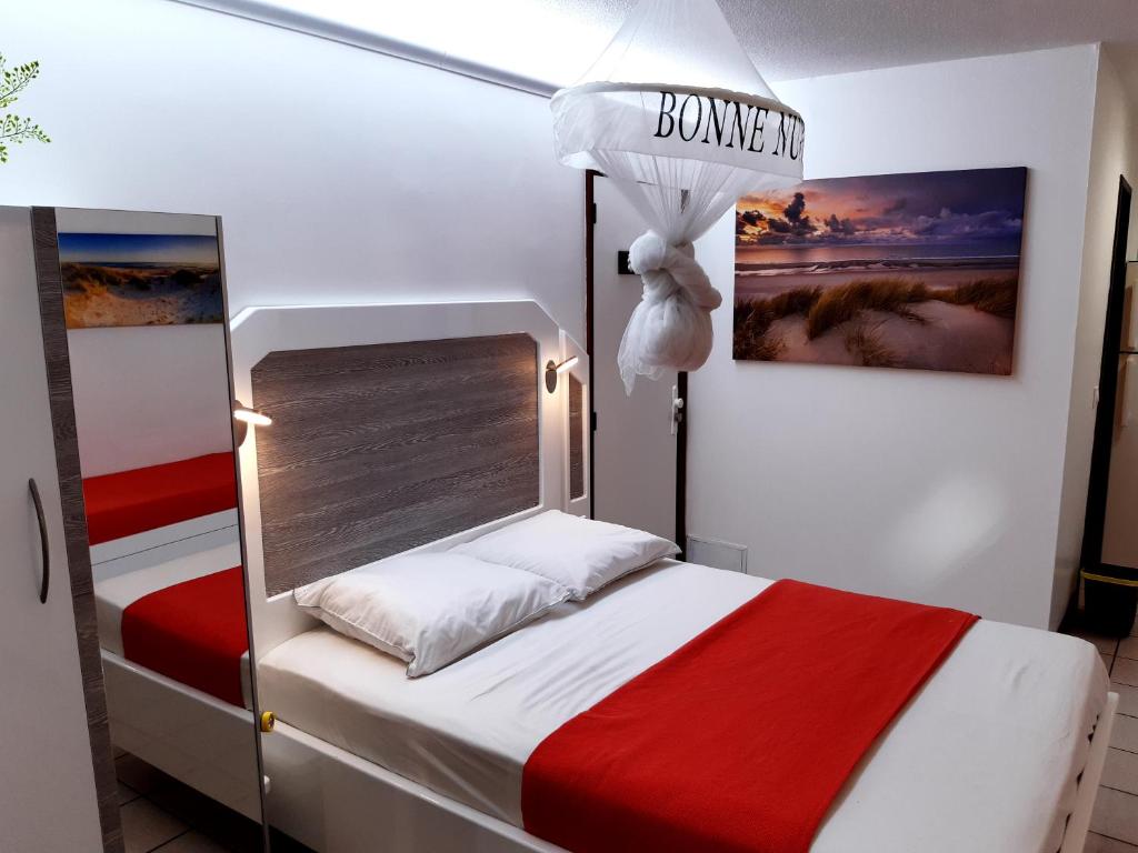 Postel nebo postele na pokoji v ubytování Studio Climatisé - Piscine-Plage - 1 à 2 personnes