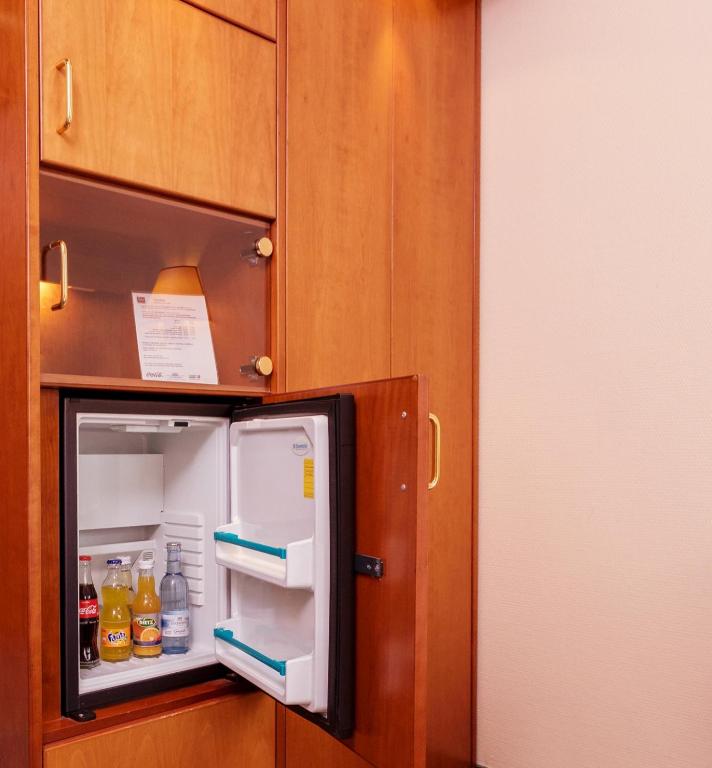 Kuchyň nebo kuchyňský kout v ubytování SensCity Hotel Berlin Spandau