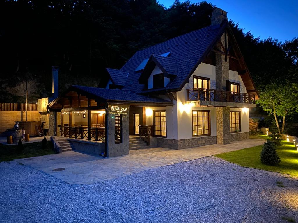 Το κτήριο όπου στεγάζεται  ο ξενώνας