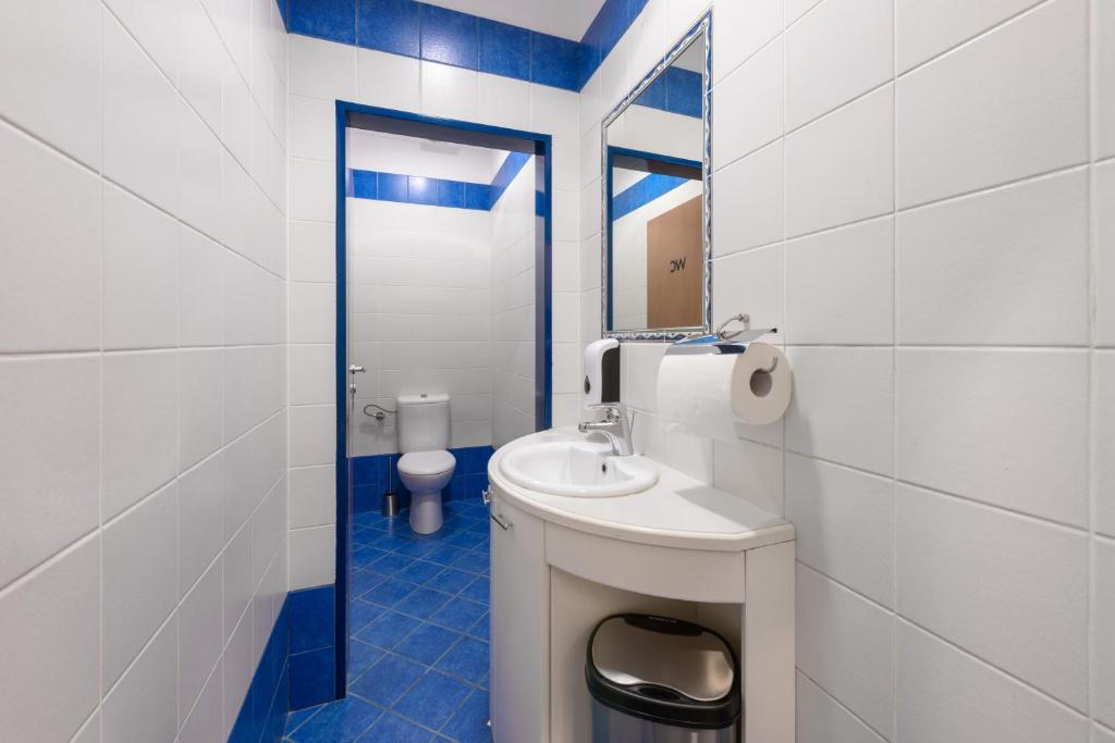 Koupelna v ubytování ROYAL ROOMS***