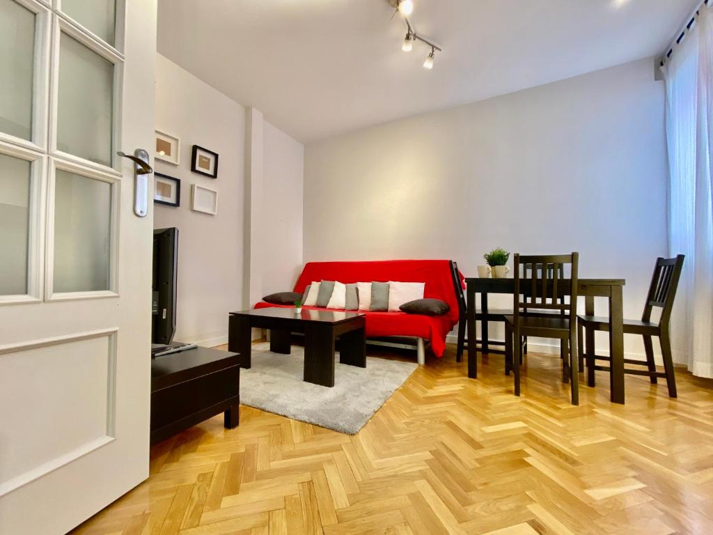 Charming Atocha II – Temporary Stays