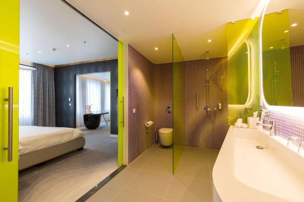 Un baño de Park Inn by Radisson Amsterdam City West