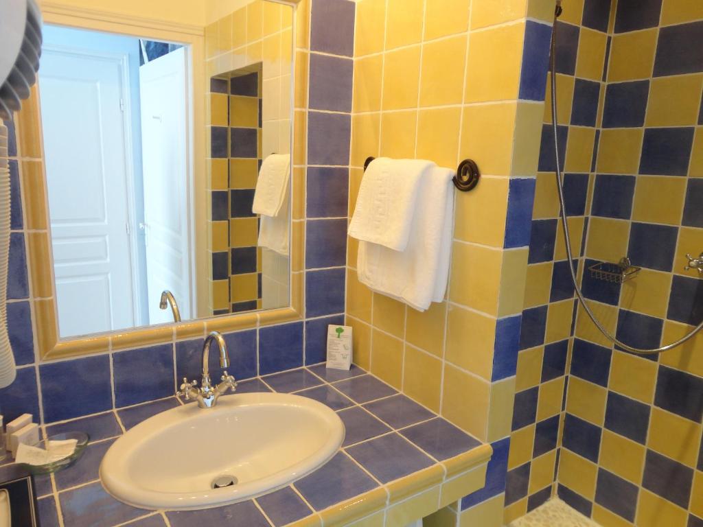 Koupelna v ubytování Hôtel l'Orangeraie