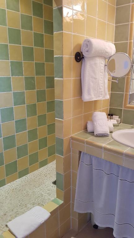 Koupelna v ubytování Hôtel l'Orangeraie