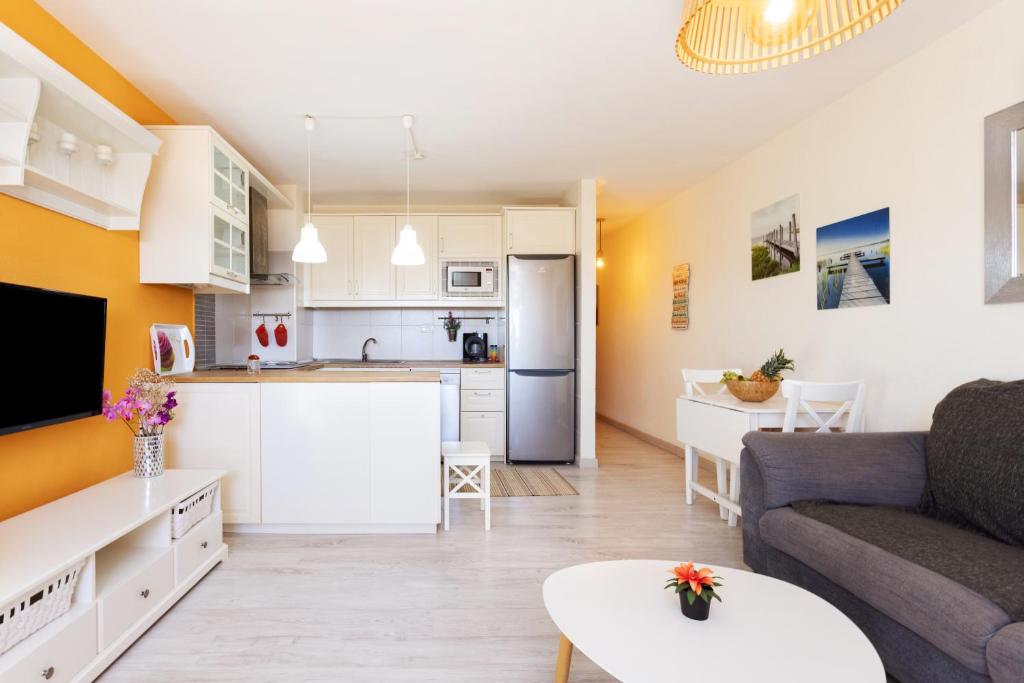 A kitchen or kitchenette at Home2Book Cozy Beachfront Retreat in El Médano