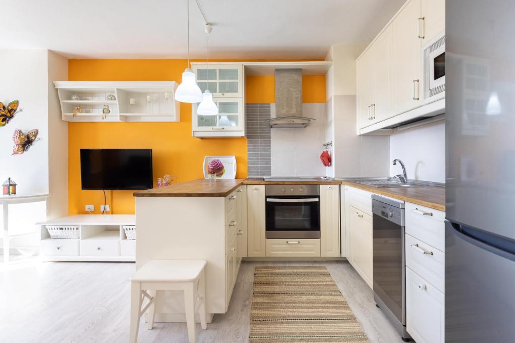 A kitchen or kitchenette at Home2Book Cozy Beachfront Retreat in El Médano