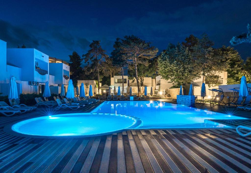 Bazén v ubytování Mera Resort nebo v jeho okolí