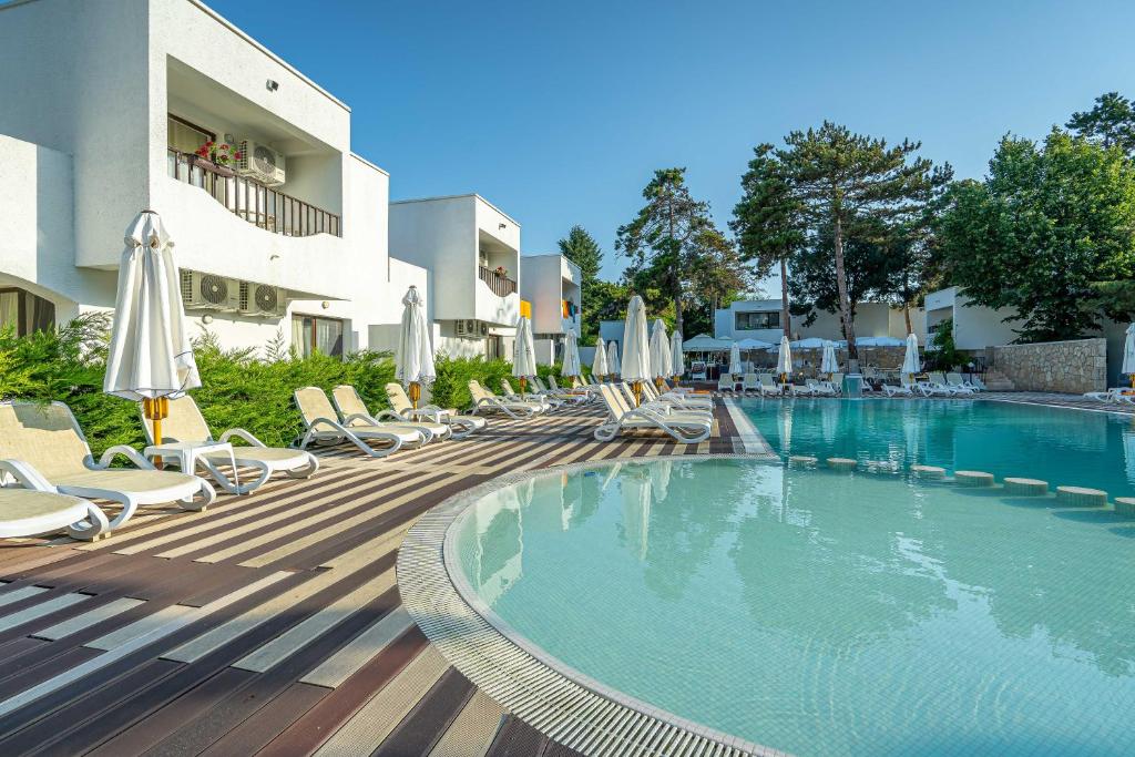 Bazén v ubytování Mera Resort nebo v jeho okolí