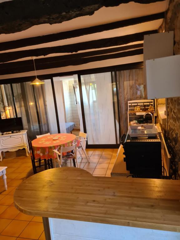 Kuchyň nebo kuchyňský kout v ubytování gîte Les Ajoncs - Closeries du Golfe