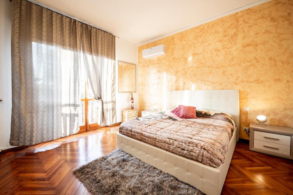 a bedroom with a bed and a large window at MILAN BERGAMO HOUSE - MBH in Cologno al Serio