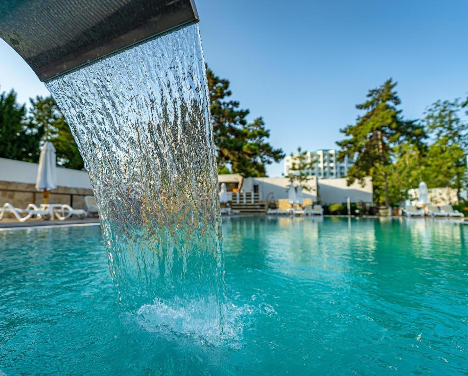 Bazén v ubytování Mera Resort nebo v jeho okolí