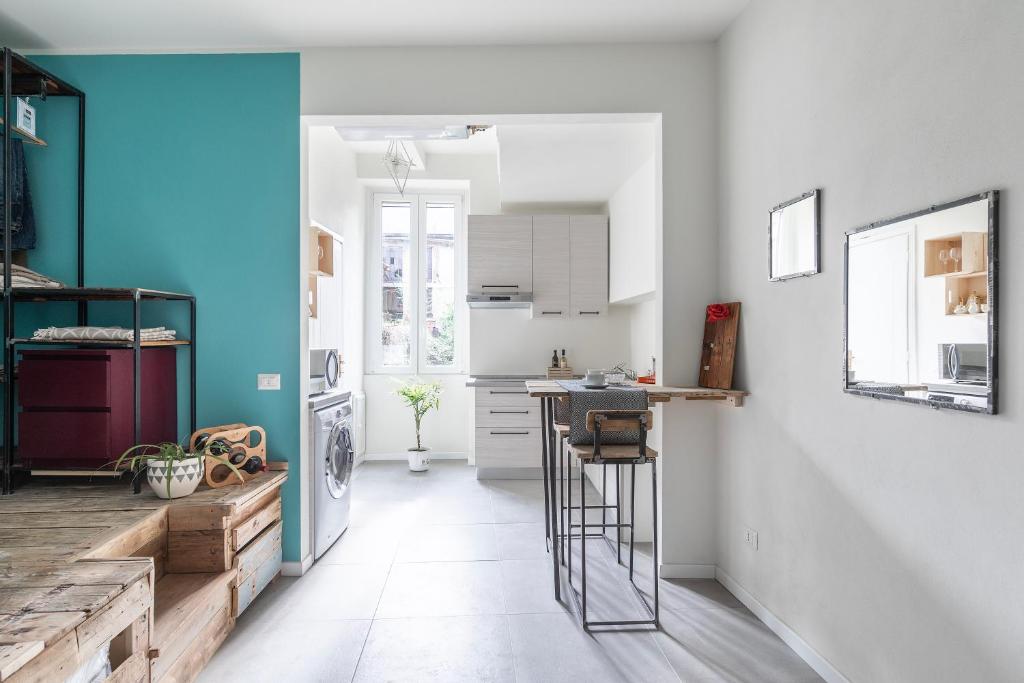 A kitchen or kitchenette at Cute Studio in Old Town by Holiday Solutions