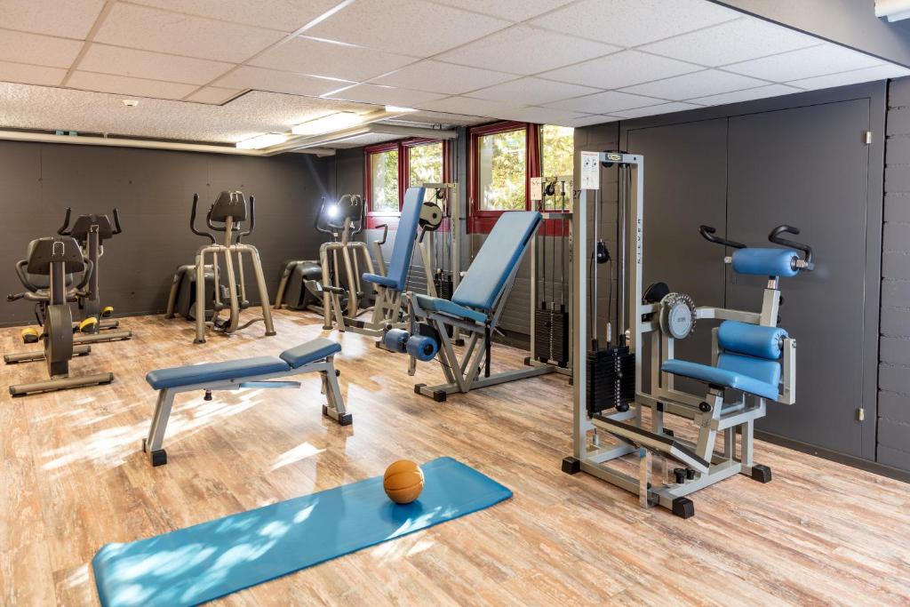 Fitness centrum a/nebo fitness zařízení v ubytování Hotel Coop Tagungszentrum & Hotelpark im Grünen
