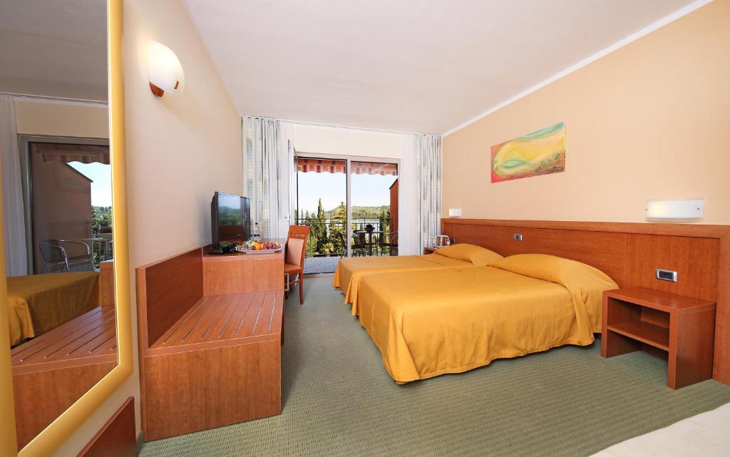 Postel nebo postele na pokoji v ubytování Bioenergy Resort Salinera Hotel