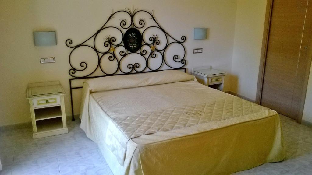 Łóżko lub łóżka w pokoju w obiekcie Hotel Ginevra