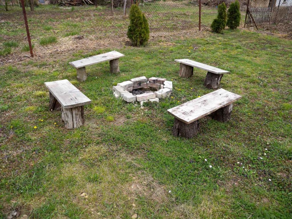 A garden outside Apartments in Balatongyörök 34590