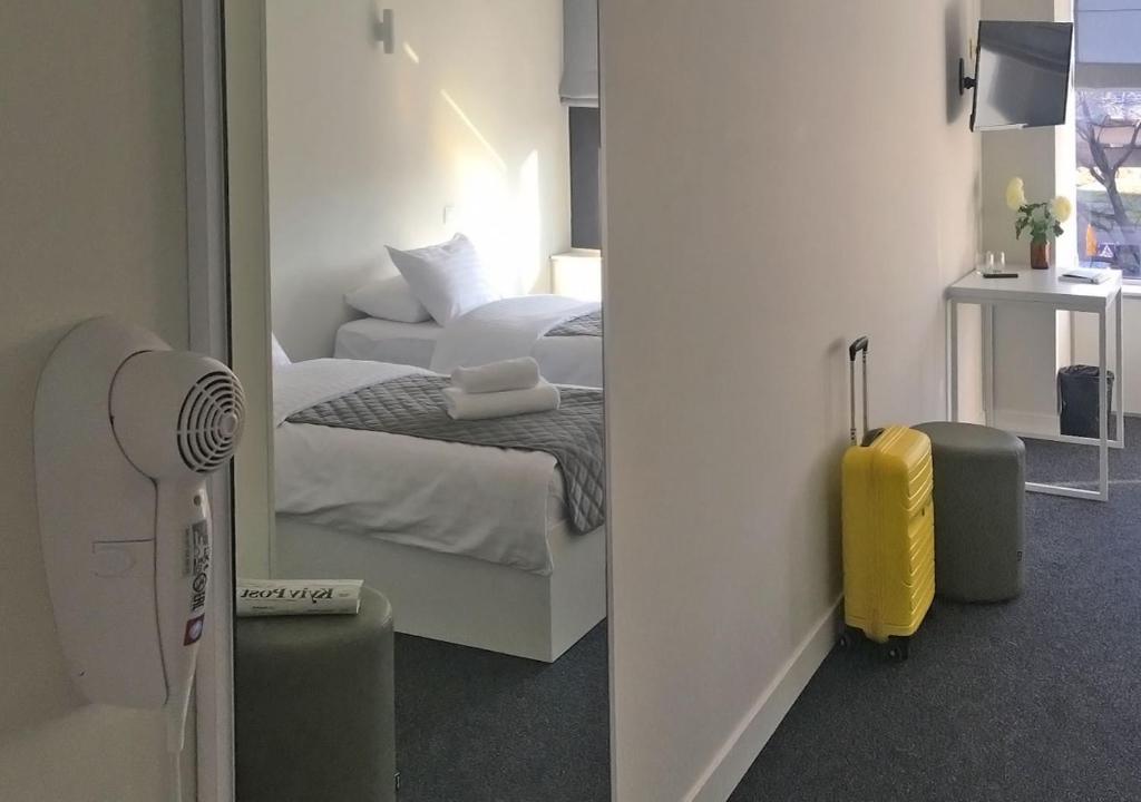 Postel nebo postele na pokoji v ubytování Kyivpasservis Hotel