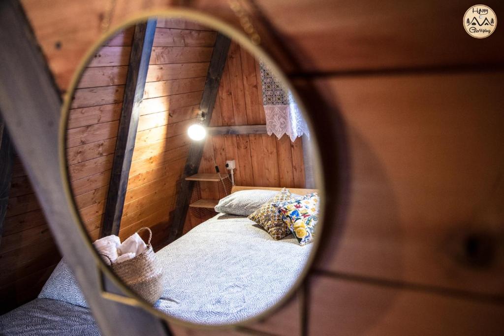 Łóżko lub łóżka w pokoju w obiekcie HAPPY GLAMPING MADONIE