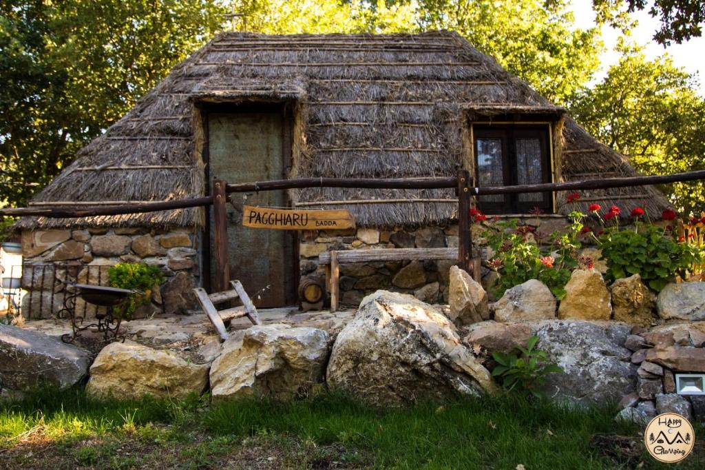Ogród w obiekcie HAPPY GLAMPING MADONIE