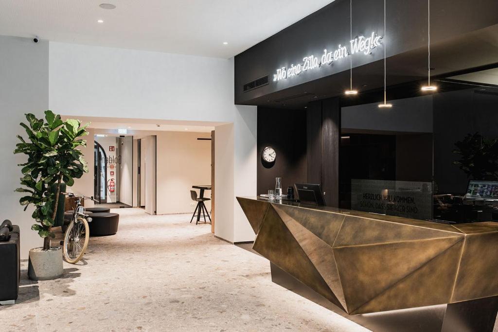 TV a/nebo společenská místnost v ubytování Stadthotel Goldenes Schiff