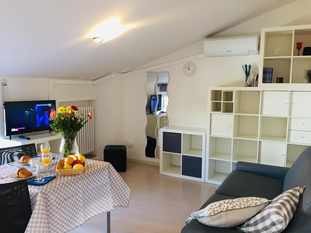 Μια τηλεόραση ή/και κέντρο ψυχαγωγίας στο La Mansardina Pescara