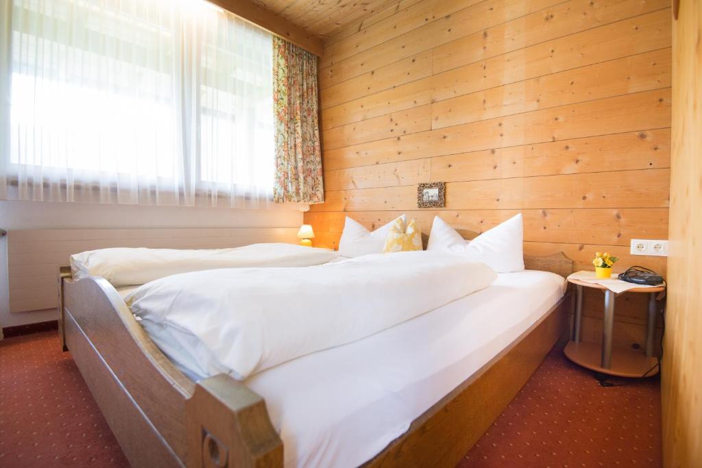 Postel nebo postele na pokoji v ubytování Pension Grubenhof