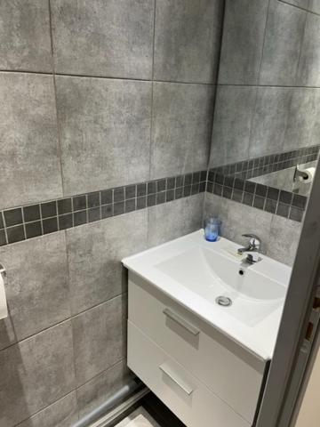 Salle de bains dans l'établissement Hotel Luna Park