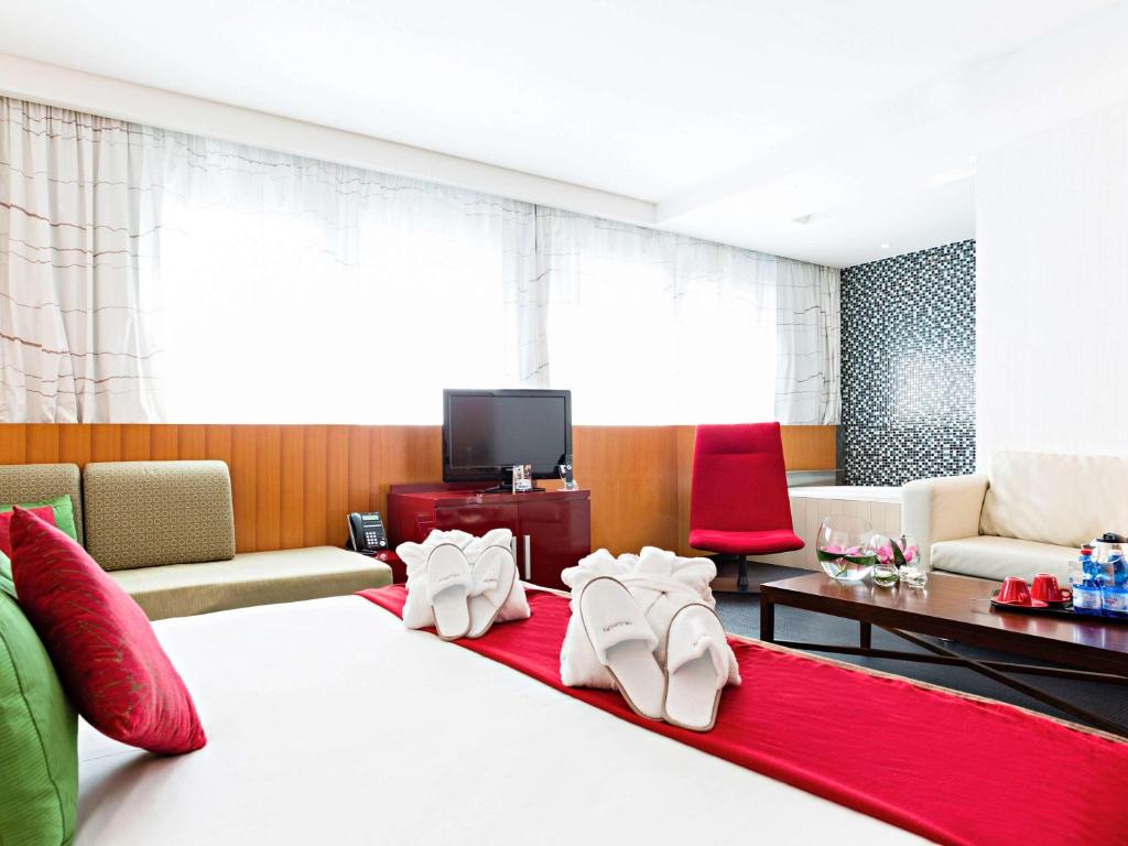 TV a/nebo společenská místnost v ubytování Novotel Roma Eur