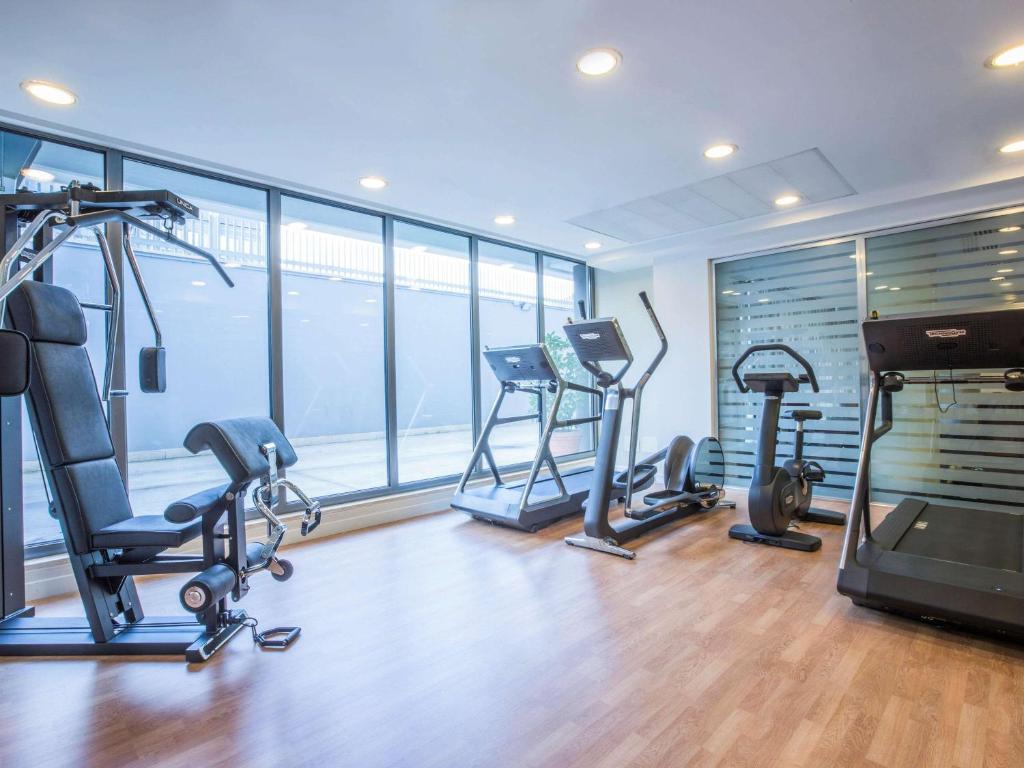 Fitness centrum a/nebo fitness zařízení v ubytování Novotel Roma Eur