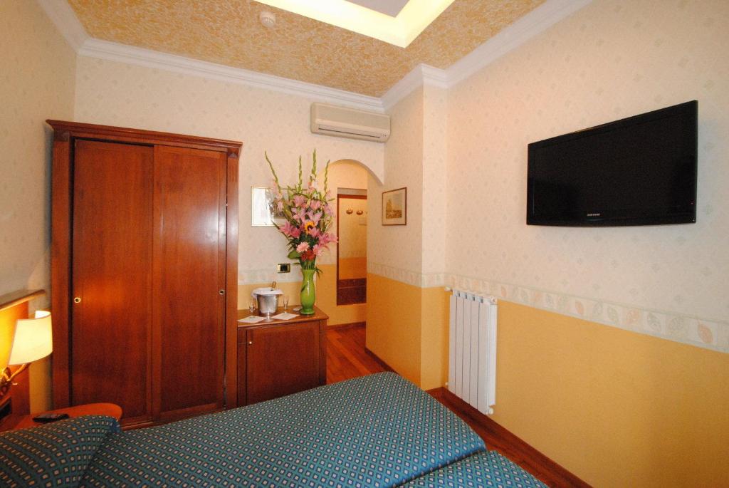 Hotel Verona Rome - Resim 33