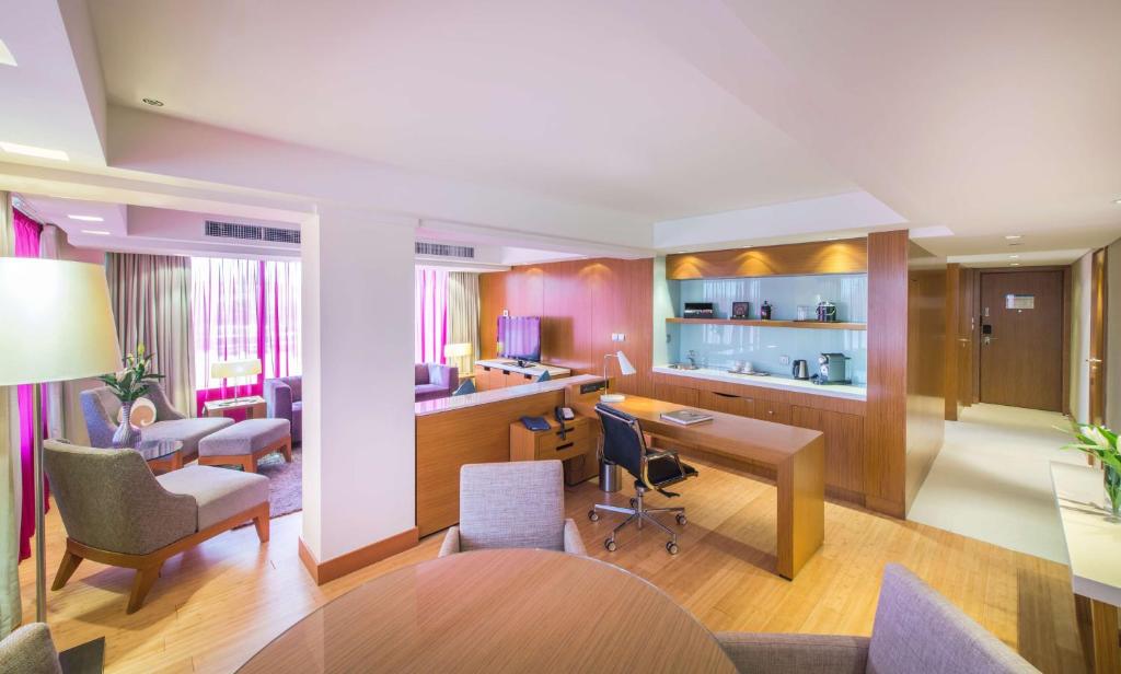 Radisson Blu Hotel, Kuwait - Two-Bedroom Suite With Lounge Access