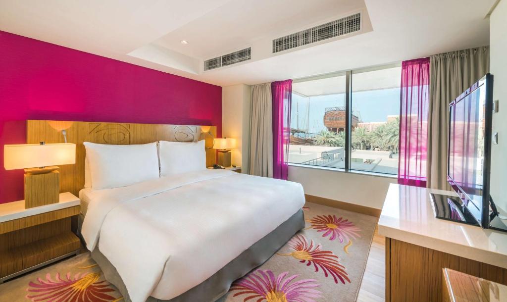 Radisson Blu Hotel, Kuwait - Suite With Sea View And Lounge Access