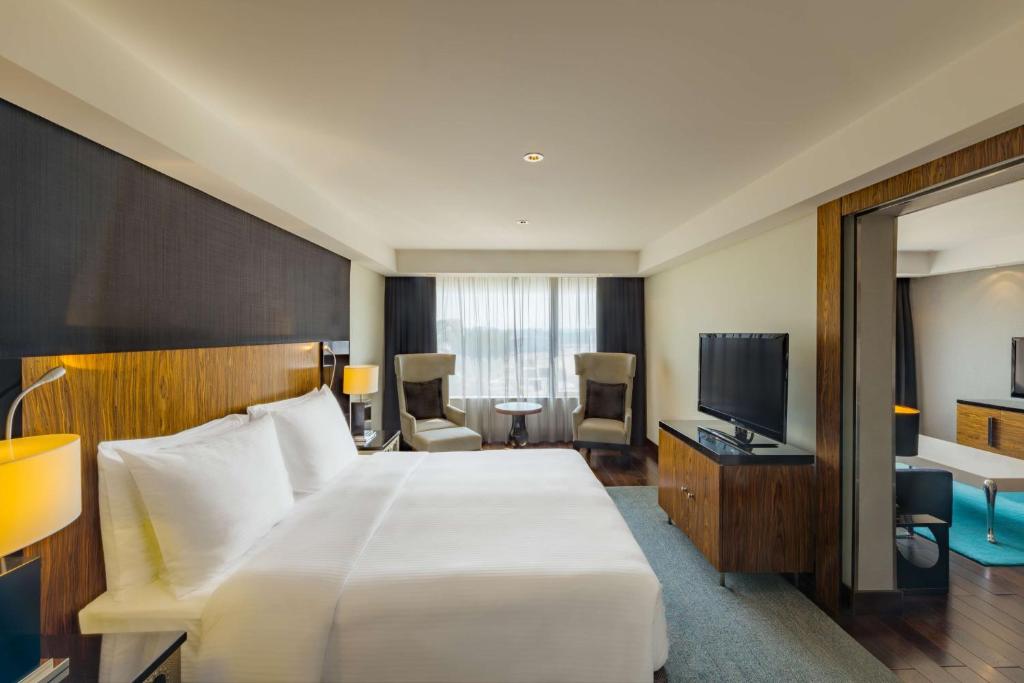 Radisson Blu Hotel, Kuwait - Suite With Lounge Access