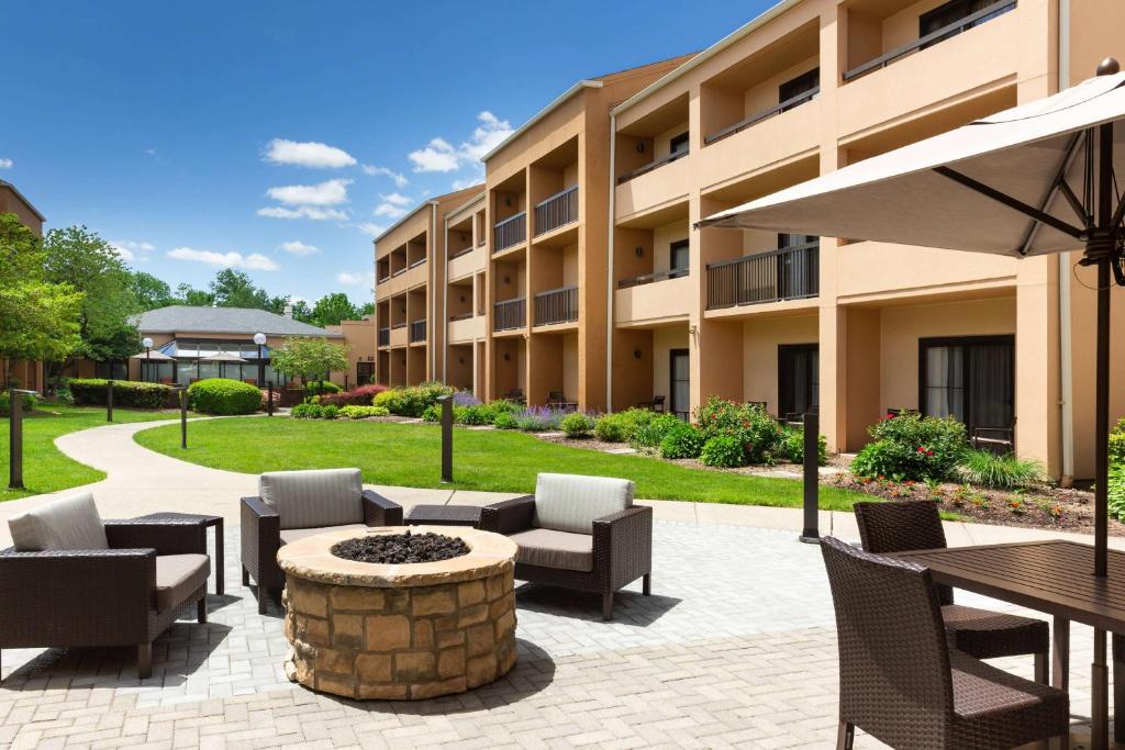 a patio with a table and chairs and a building at Sonesta Select Whippany Hanover in Whippany