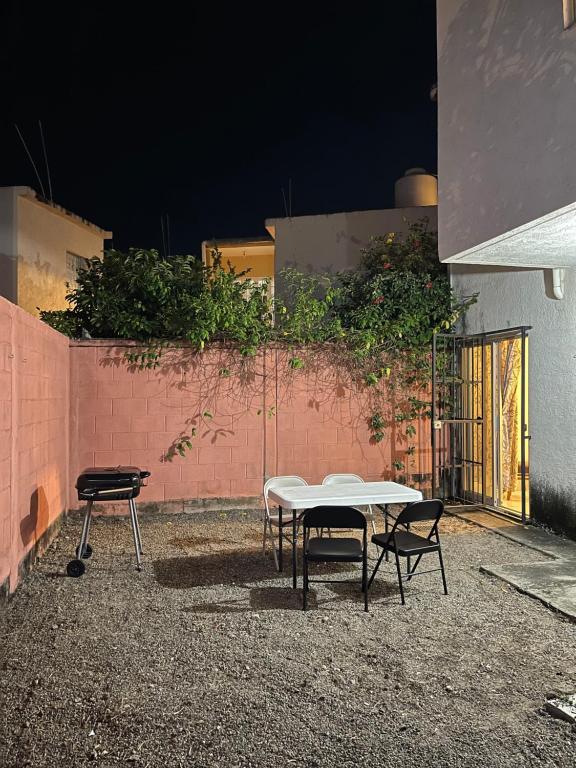 a table and two chairs in front of a wall at Casa en Puerto Vallarta con todos los servicios. in Puerto Vallarta