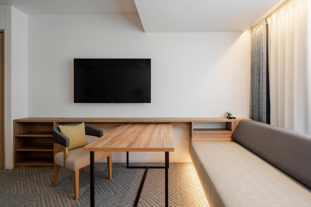 TV a/nebo společenská místnost v ubytování Tokyu Stay Shinjuku Eastside