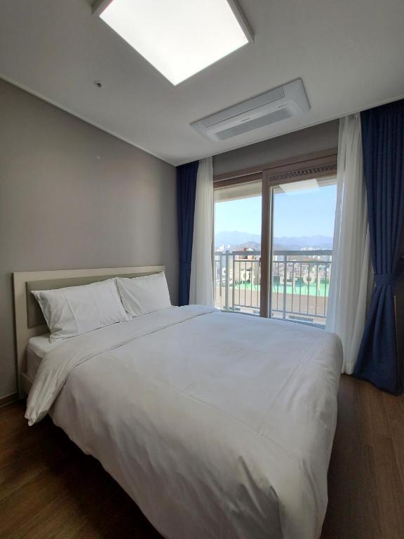 Postel nebo postele na pokoji v ubytování Risen Ocean Park Hotel