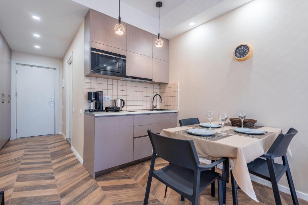 Kuchyň nebo kuchyňský kout v ubytování New Gudauri Neo Apartment 306