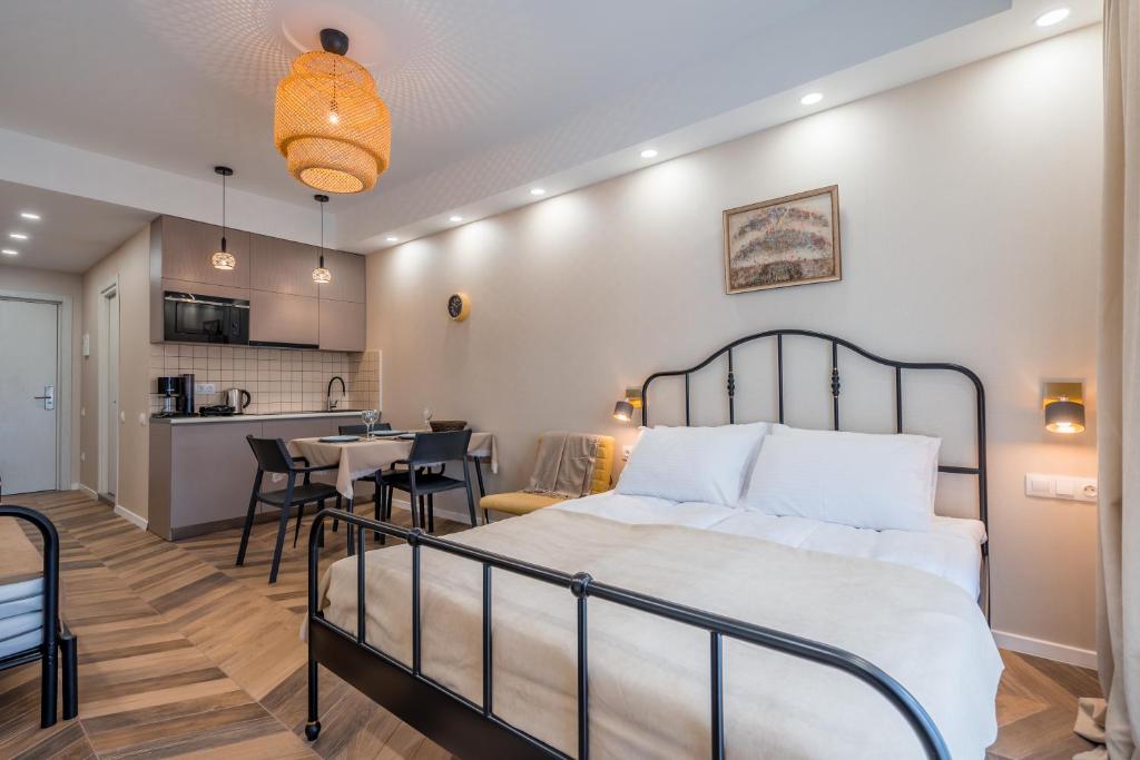 Postel nebo postele na pokoji v ubytování New Gudauri Neo Apartment 306
