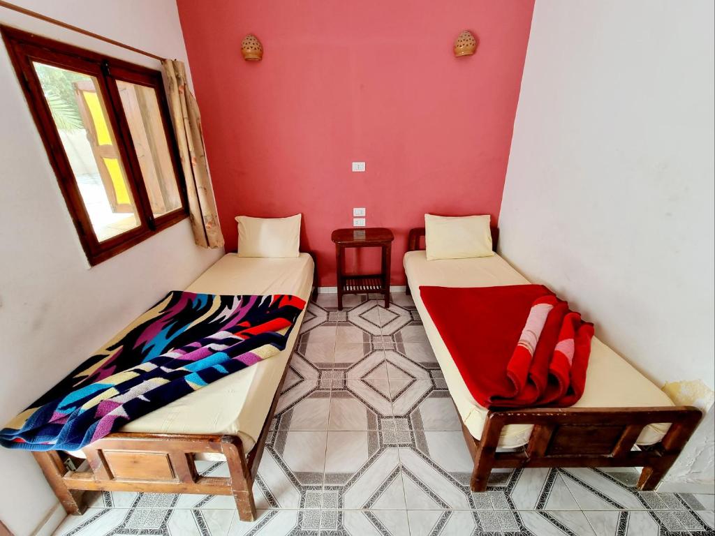 Postel nebo postele na pokoji v ubytování Jowhara Hotel