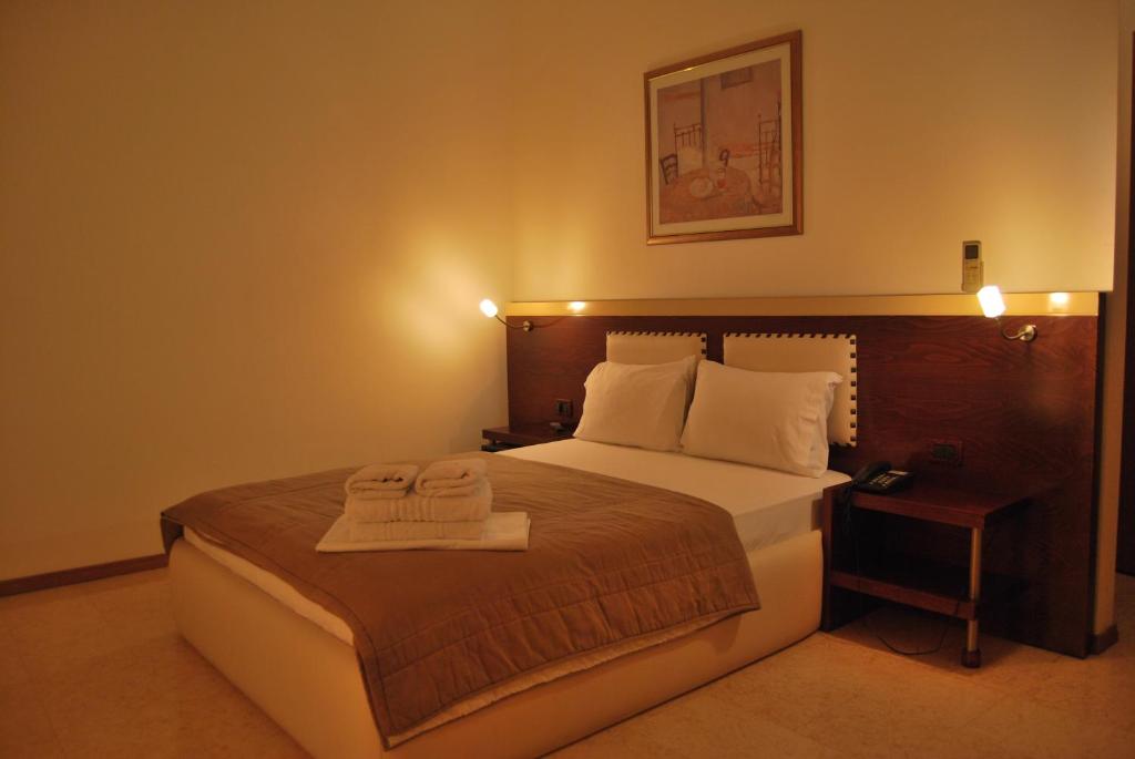 Hotel Panorama Sarande - Suite With Balcony And Side Sea View
