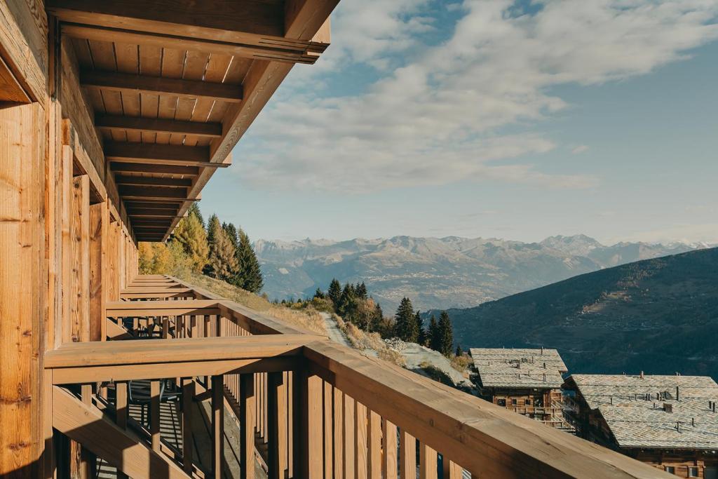 Nespecifikovaný výhled na hory nebo výhled na hory při pohledu z hotelu