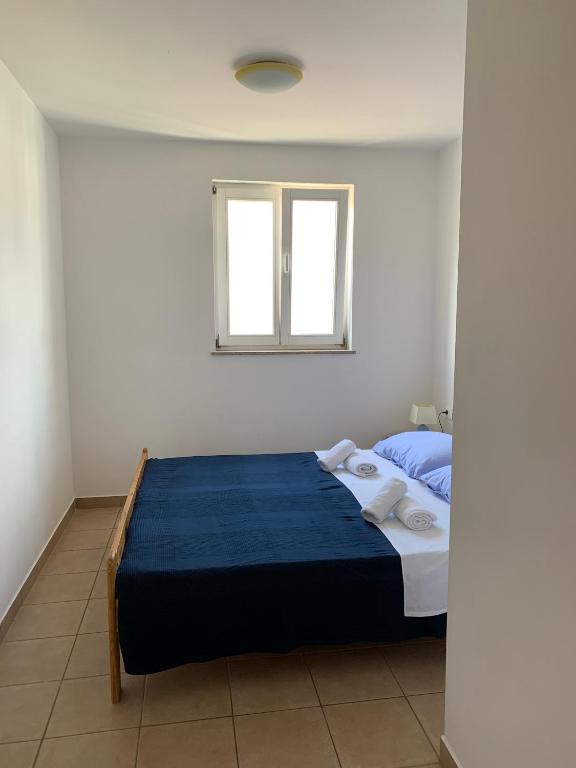 Łóżko lub łóżka w pokoju w obiekcie Apartments Happy Stay Center Baska