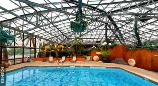 a large swimming pool in a building at Wildwood Inn in Florence