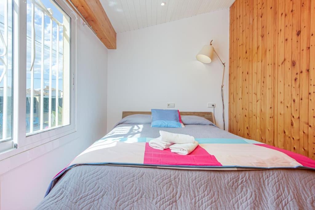 Postel nebo postele na pokoji v ubytování S46-CASA de VACACIONES CLIMATIZADA con PISCINA, en el CENTRO junto AL MAR, BARBACOA y WIIFI