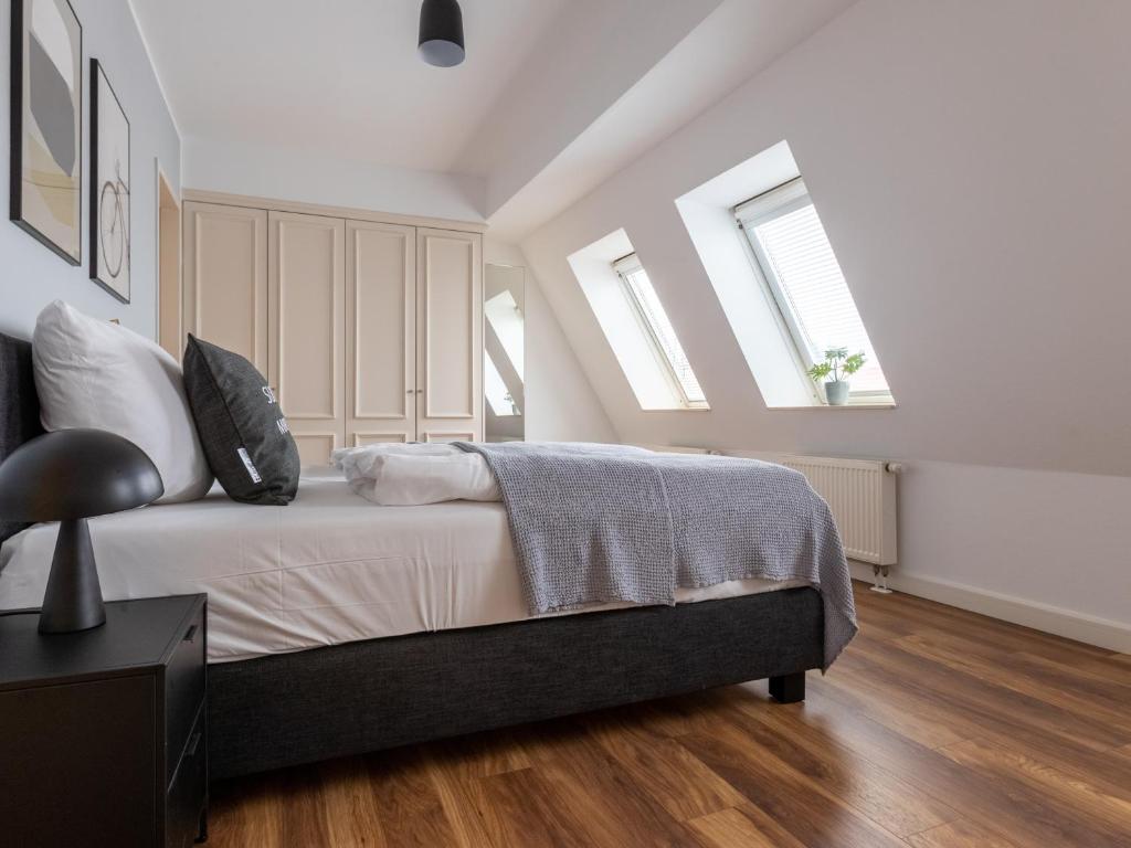 Flower's Berlin by limehome - Digital Access - One-bedroom Duplex Suite XL With Balcony