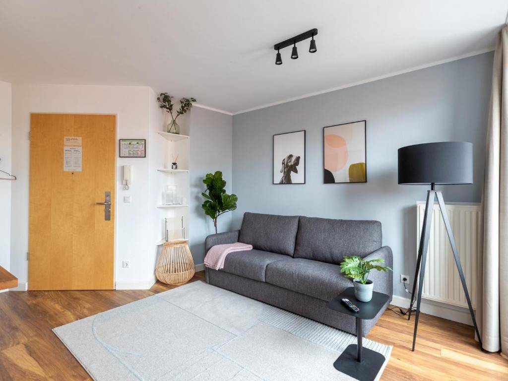 Flower's Berlin by limehome - Digital Access - One-bedroom Duplex Suite L With Balcony
